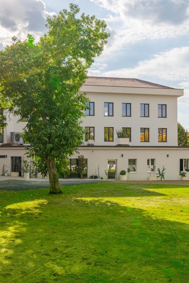 Hotel Osetia Garden Momtsjilgrad Buitenkant foto